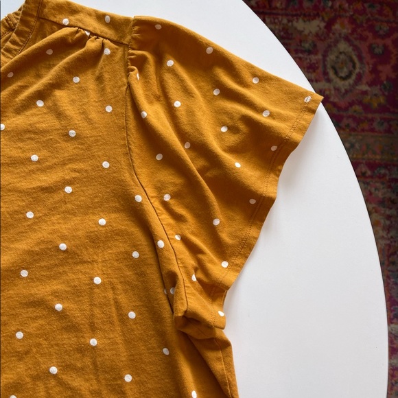 Old Navy Short Sleeve V-Neck Flutter Sleeve Top in Mustard with White Polka Dots - Picture 3 of 4